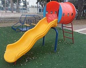 מגלשה ומנהרת זחילה מגלשה ומנהרת זחילה